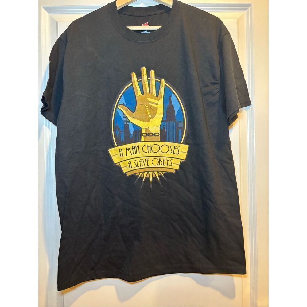 A man chooses T-shirt size Large